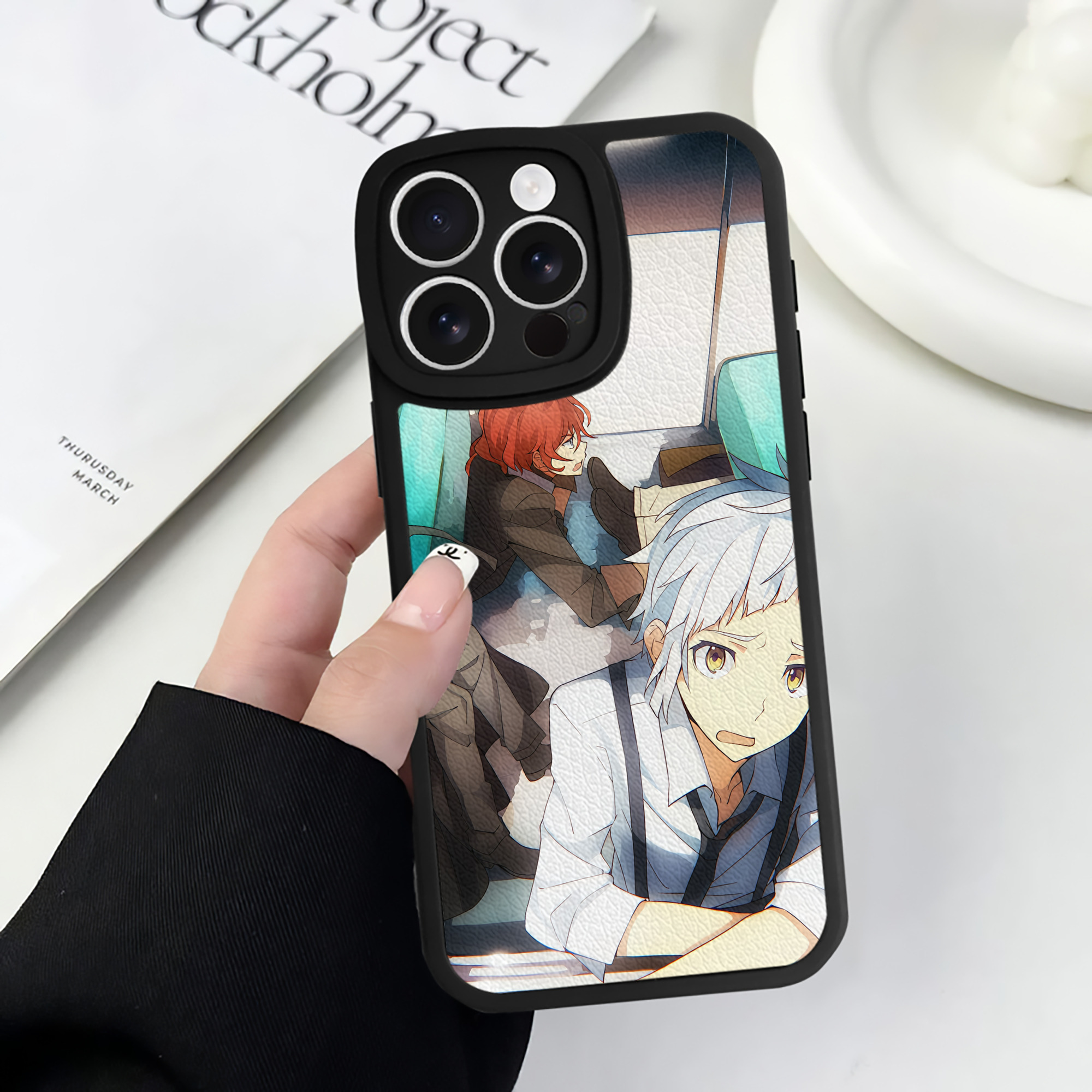 （画像用） 文豪ストレイドッグス Bungo Stray Dogs 【iPhone 16シリーズ対応】シリコンスマホケース（レザー調） 材質：シリコン